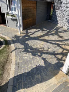 Gartenweg mit Rechteckpflaster in Anthrazit belegt in Lehrte