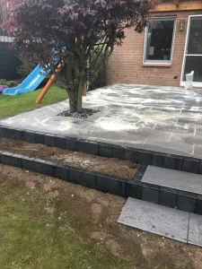 terrassenplatten-verlegen-erhoeht-stufe-lehrte-sievershausen Terrassenplatten verlegen erhoehte Terrasse mit Stufe in Lehrte Sievershausen